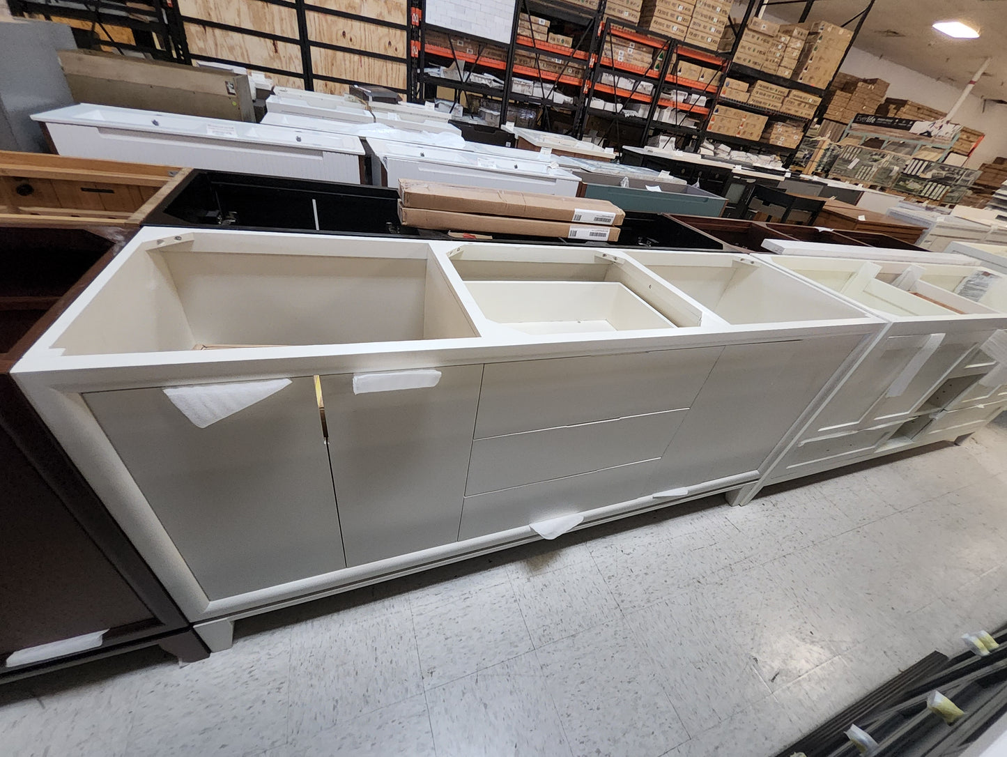 72" Talyn vanity double cabinet in white
NO TOP: $1,150 TOP INCLUDED: $1,400
665122098