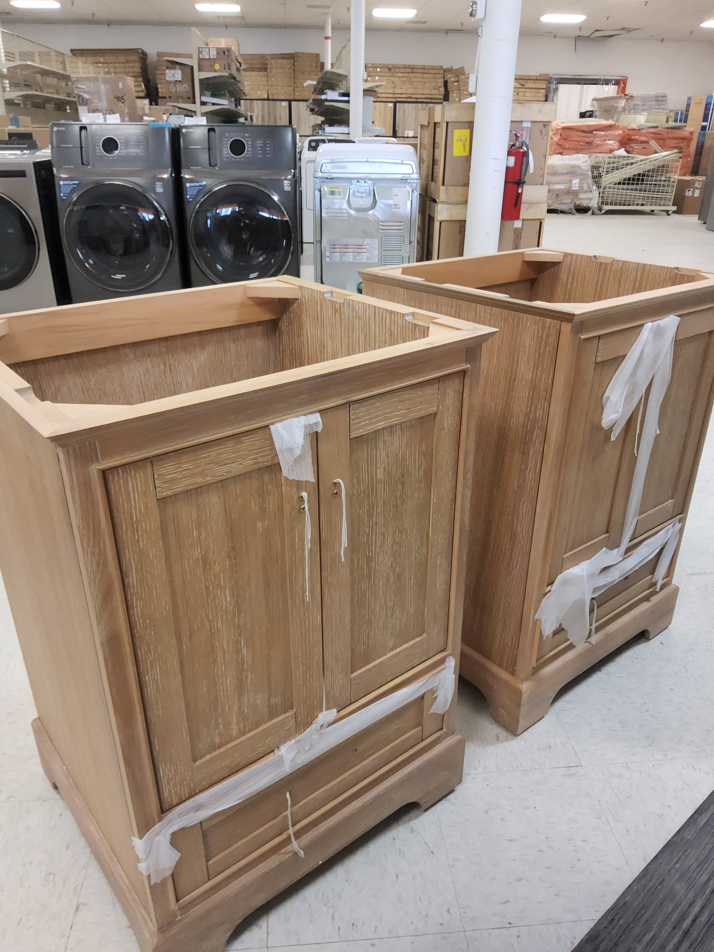 24" Wood vanity soft close TOP INCLUDED: $450
NO TOP: $350 891274626