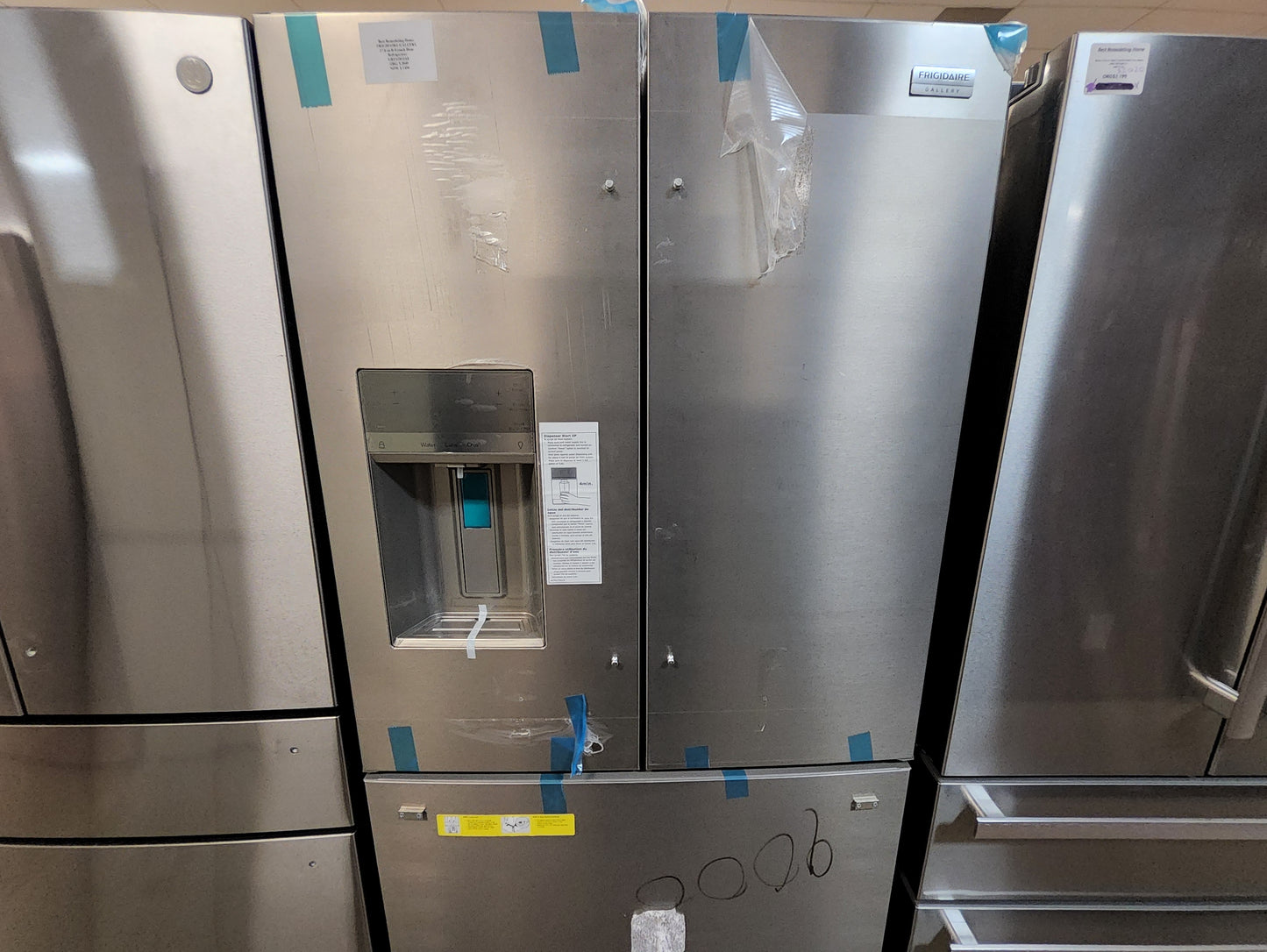 FRIGIDAIRE GALLERY 27.8 cu.ft French Door
Refrigerator GRF2853AF 091284719