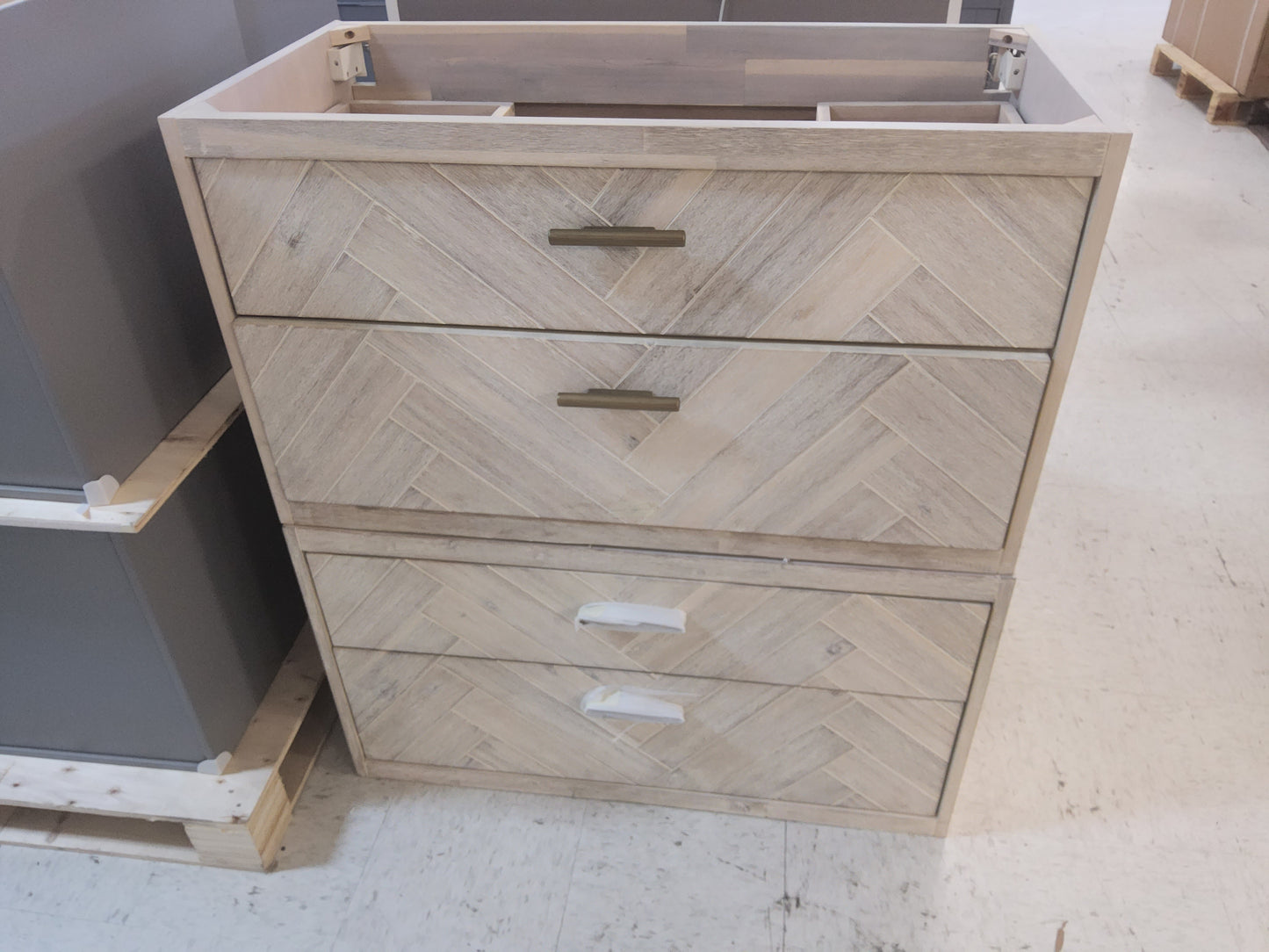 36" light gray floating vanity
NO TOP: $500 TOP INCLUDED: $600
009876651