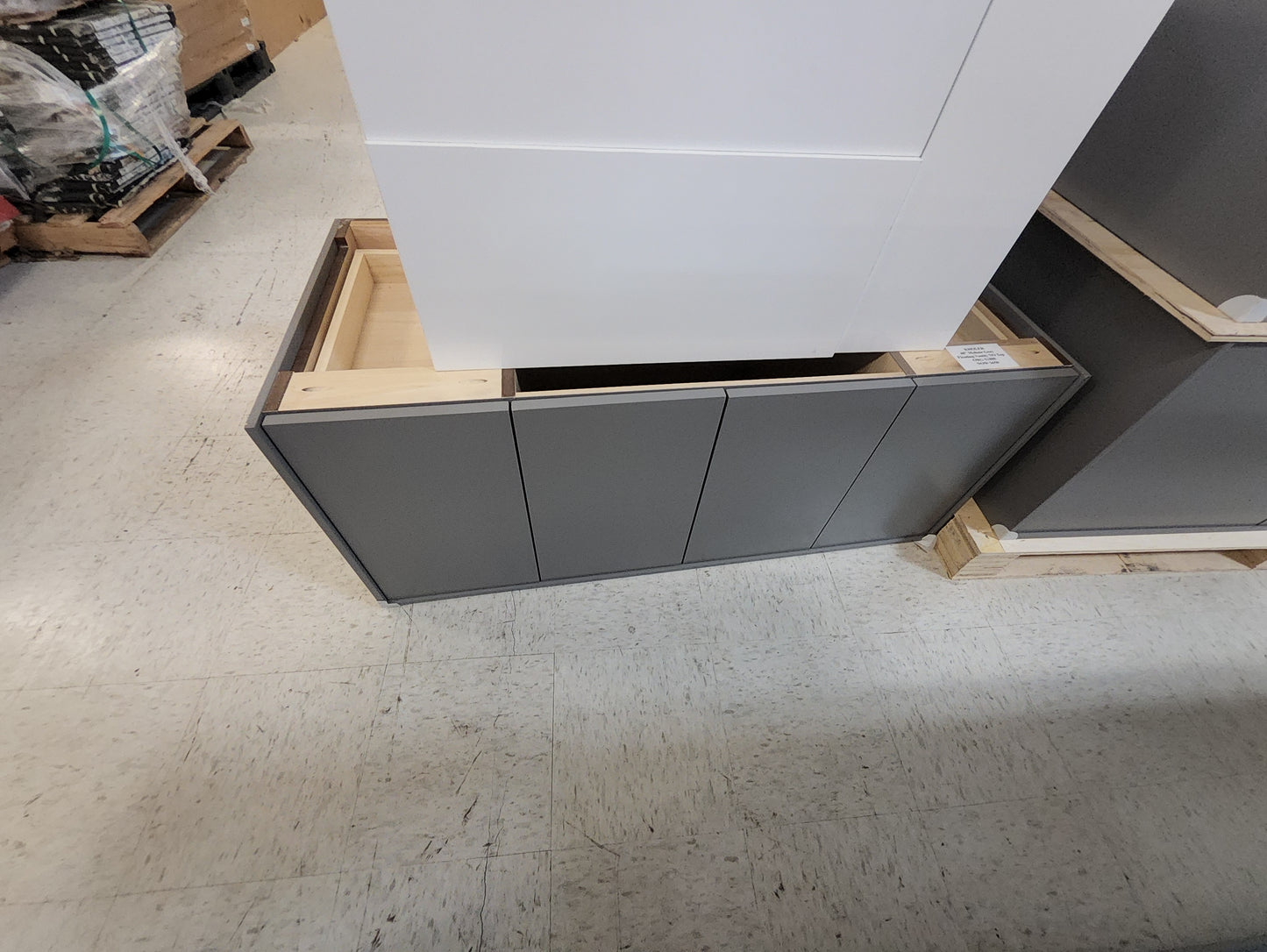 48" KOHLER Mohair Grey floating vanity
NO TOP: $650 TOP INCLUDED: $800
1143209421
