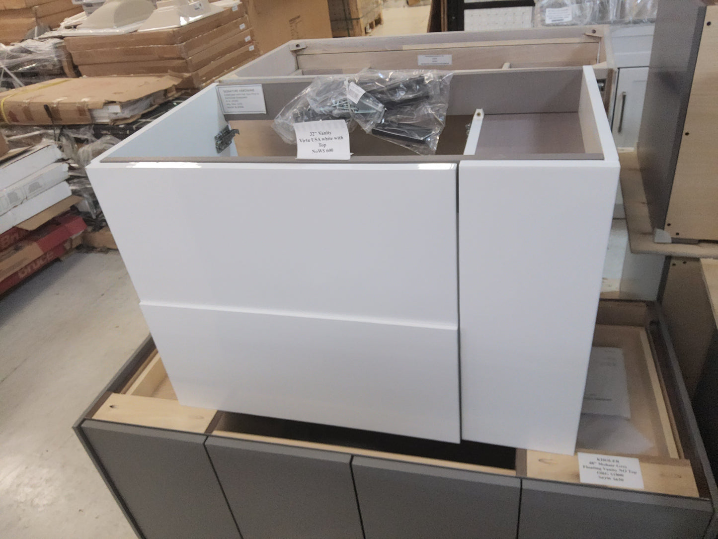 32" Virtu USA white floating vanity
NO TOP: $500 TOP INCLUDED: $600
554120921