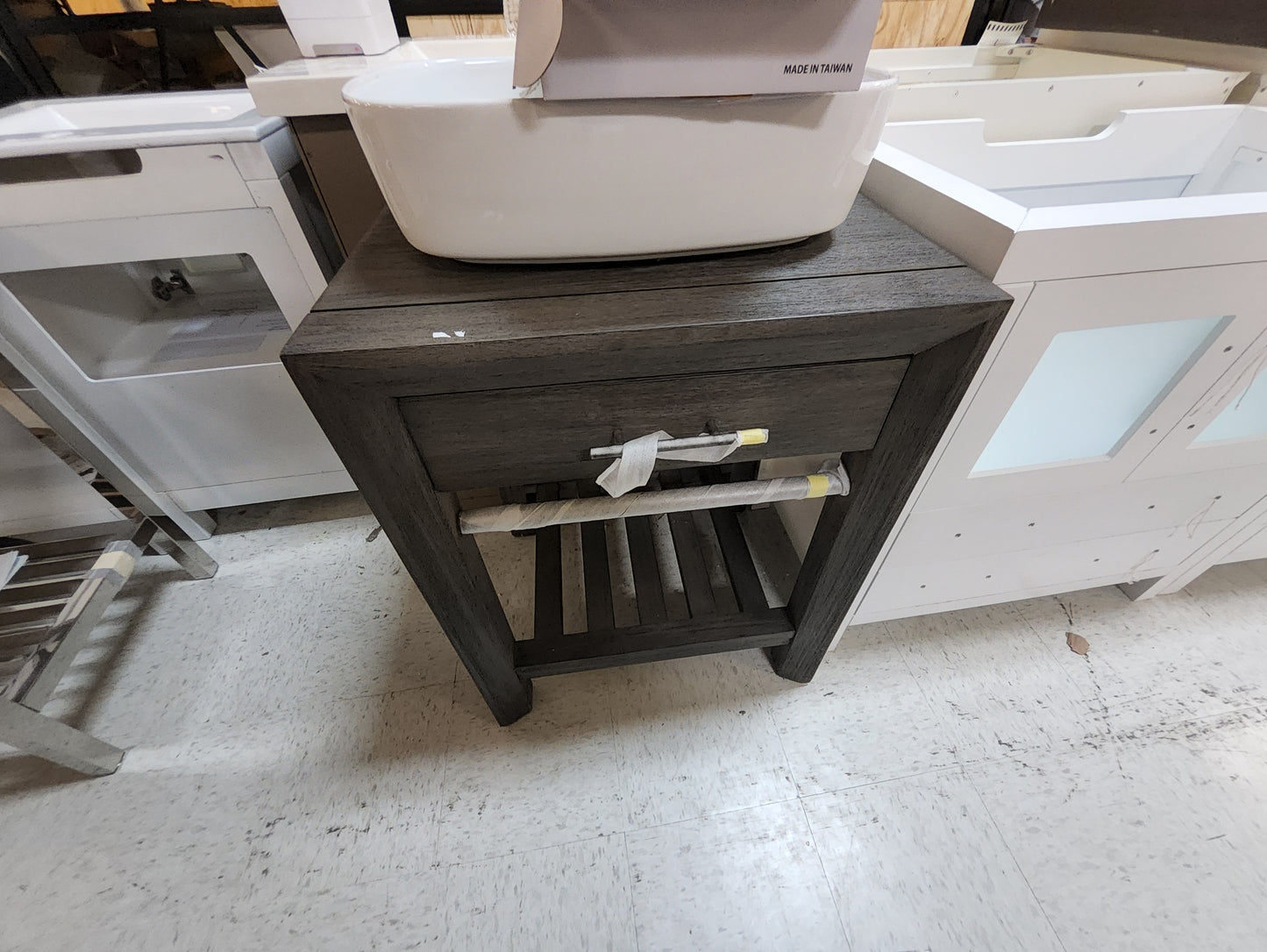 24" Signature verlyn Console Vanity Gray wash TOP INCLUDED: $400
NO TOP: $300
6654109123