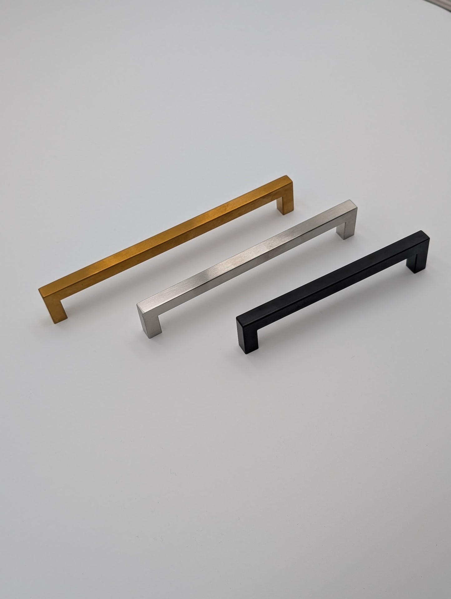 Cabinet Knobs and Pulls