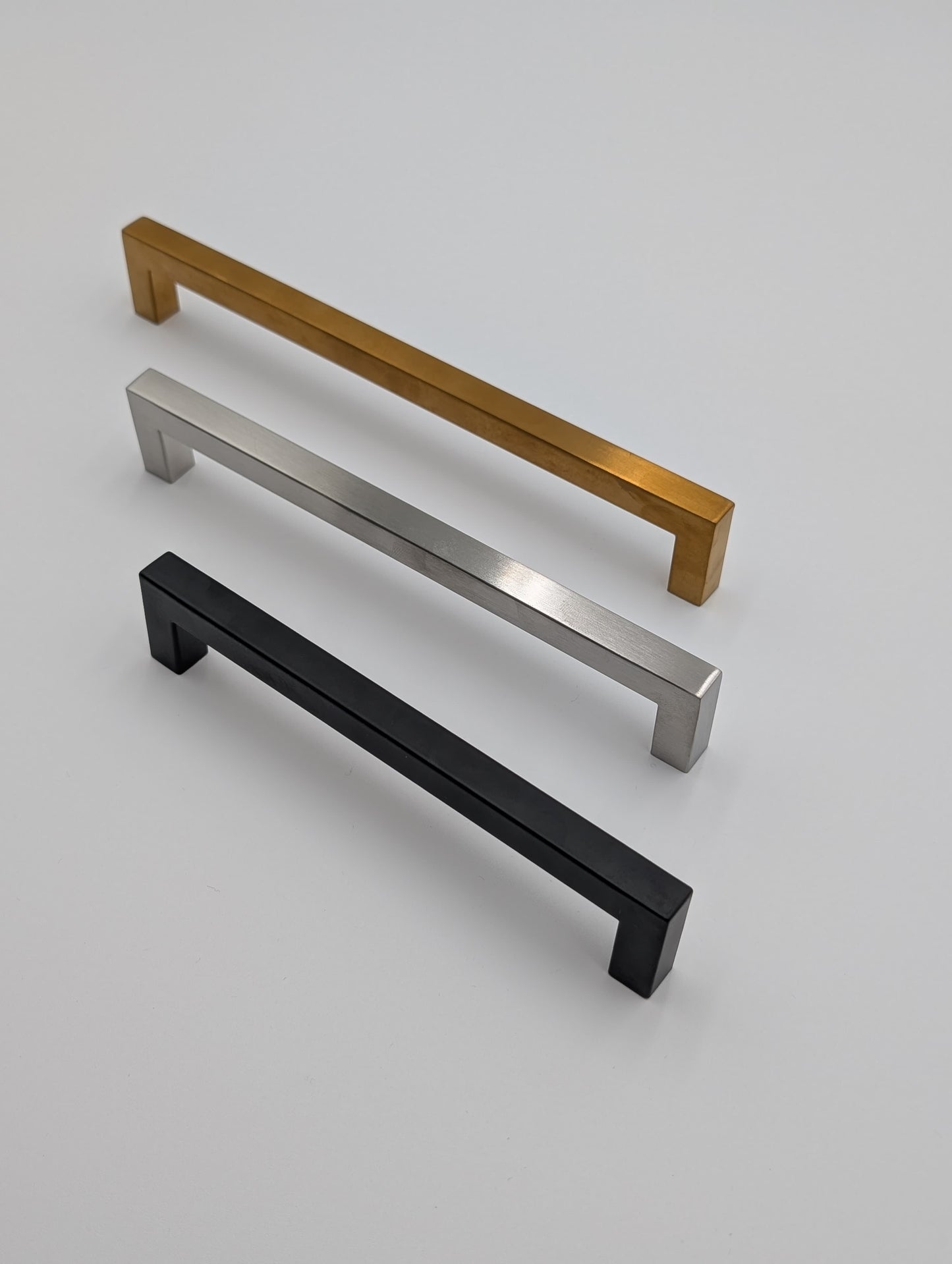 Cabinet Knobs and Pulls