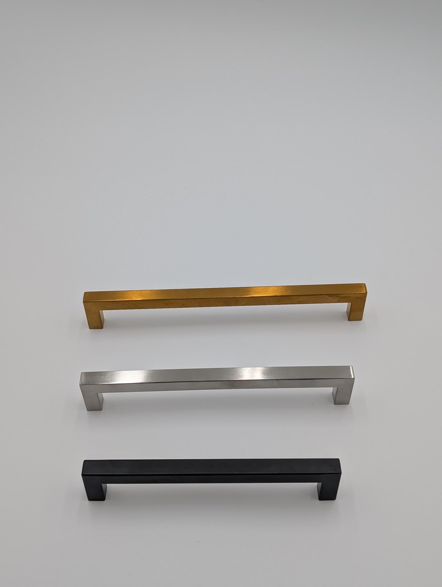 Cabinet Knobs and Pulls