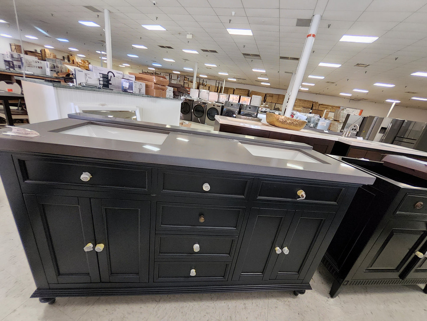 60" USA Victoria Double Sqaure Sink Bathroom vanity in White. 5120669 TOP INCLUDED: $1,099
NO TOP: $850