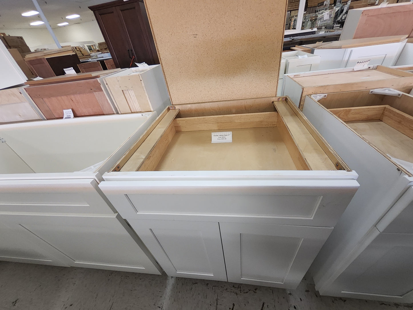 27" Kitchen Cabinet Base in white 8612807112